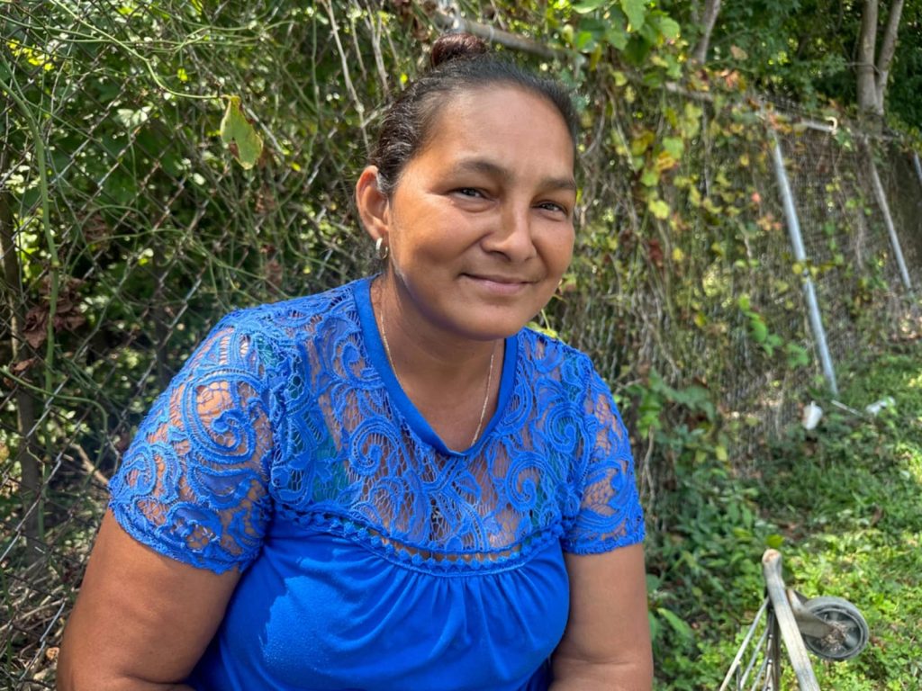 María Umanzor recuerda con nostalgia su vida en Honduras. Añora regresar pronto a su casa en los excampos bananeros. 